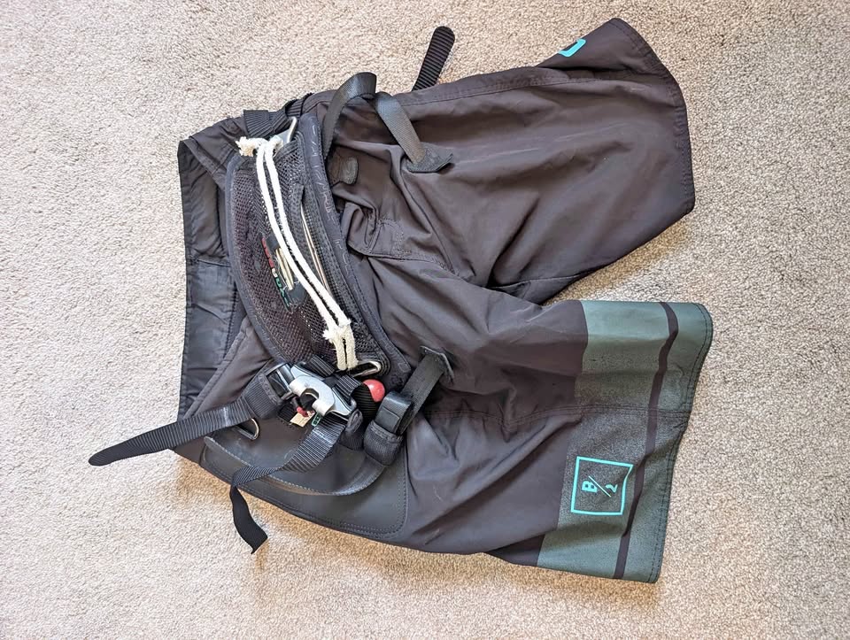 Kite surfing shorts harness second-hand kitesurf equipment