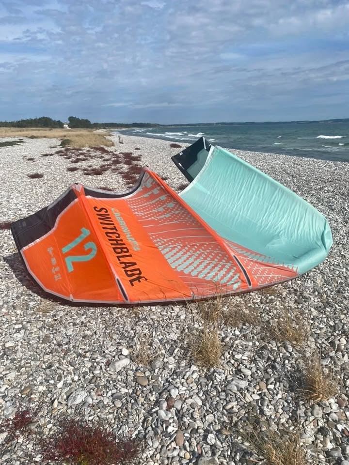 3 Cabrinha Switchblade kites årgang 2022 + bar