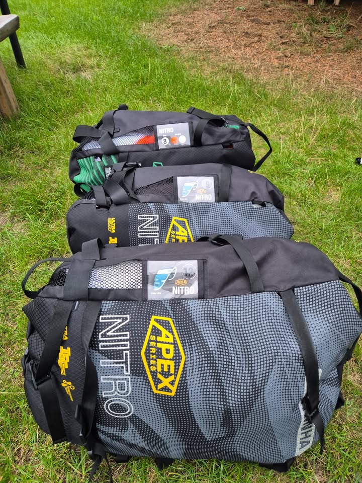 Cabrinha Nitro 12+9+8m, C.O.S. bar, våddragt og Trapez