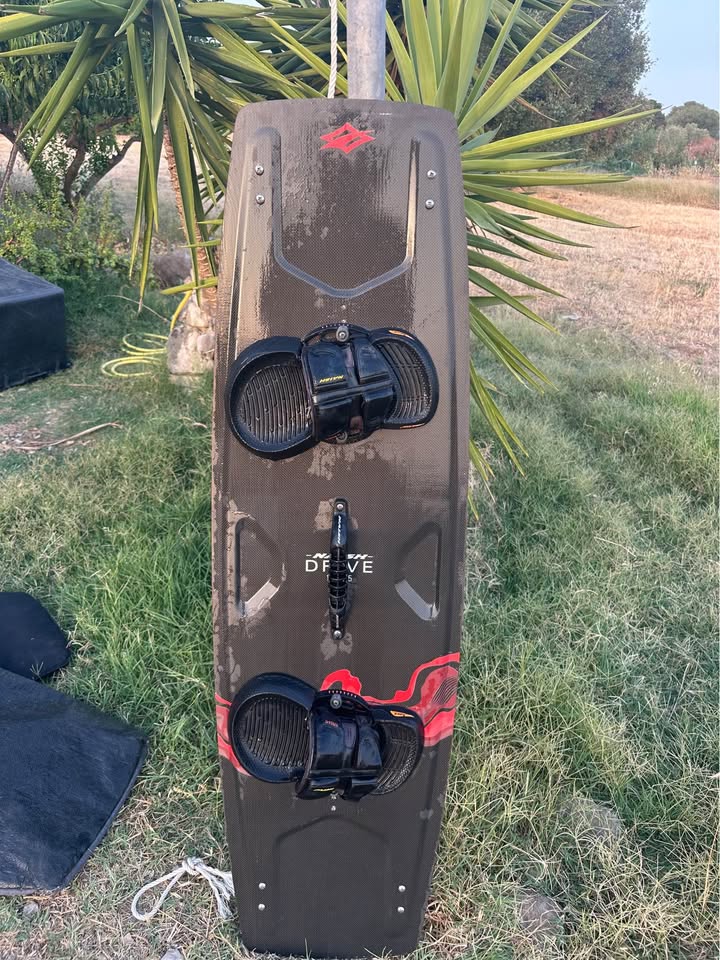 Naish Pivot 11m + barra +. Naish Drive 138cm