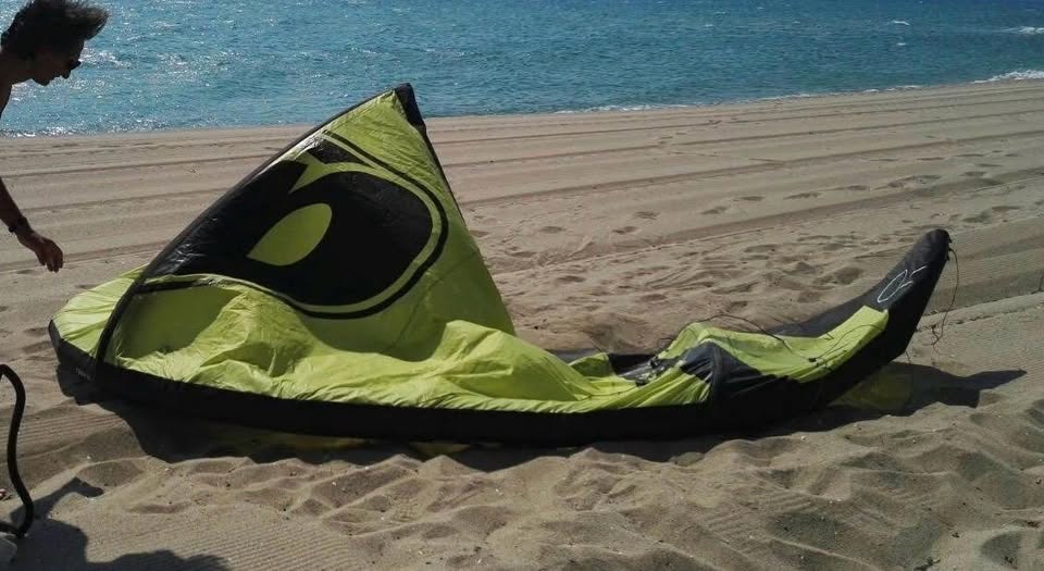 kite e barra Airush misura 10 costo complessivo 370 euro + accessori