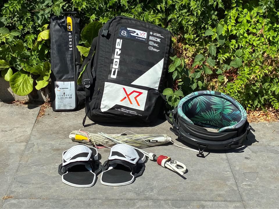 CORE kite XR 8 meter, ride engine trapeze. Sensor 3 bar footpads second-hand kitesurf equipment