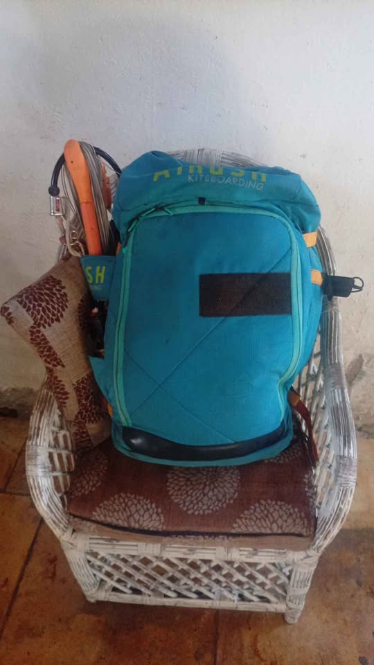 Kitesurf Airush ano 2018 tamanho 12 com barra mais bolsa kite todo revisado preço negociável second-hand kitesurf equipment