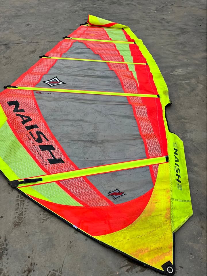 Naish Nalu 5.25 Windsurf Sail – Average Condition – Ready to Rig second-hand kitesurf equipment