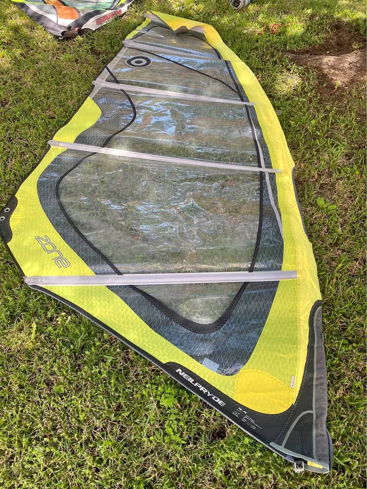 Vele windsurf 4,4 4,0