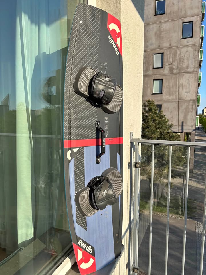Kiteboard Reedin Super E + bindings second-hand kitesurf equipment