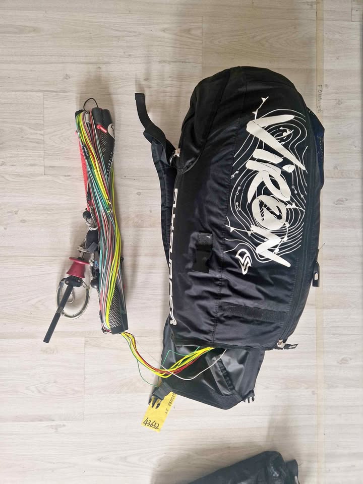 Foil kite med bom - Flysurfer Viron 2 Deluxe - 8m2 - Snowkite second-hand kitesurf equipment