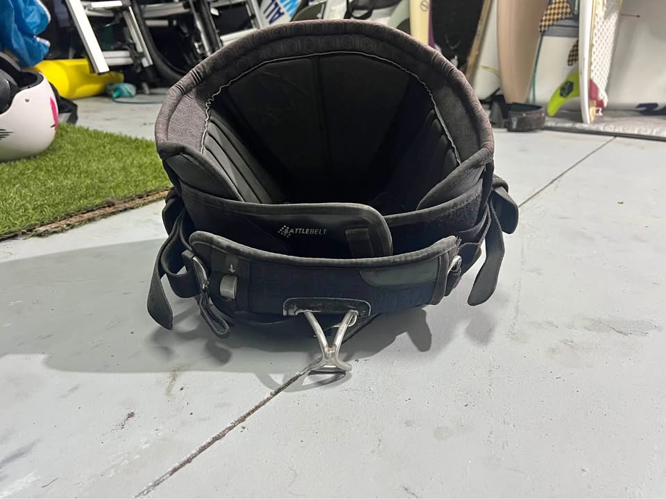 Vendo dos arnés de Kite y Wind surf second-hand kitesurf equipment