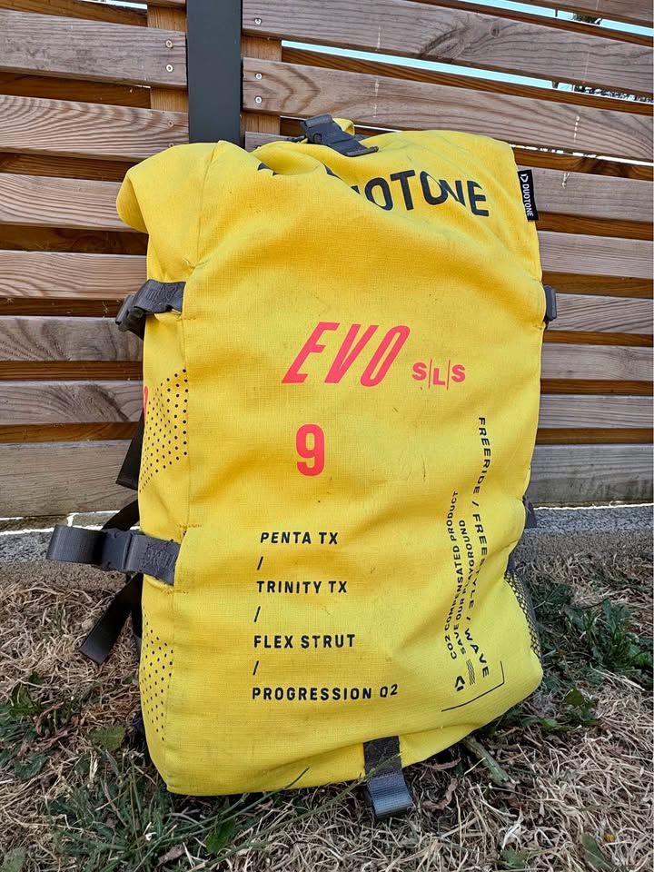 Duotone Evo SLS 9m 2022 + barre 2022 - Pack complet second-hand kitesurf equipment