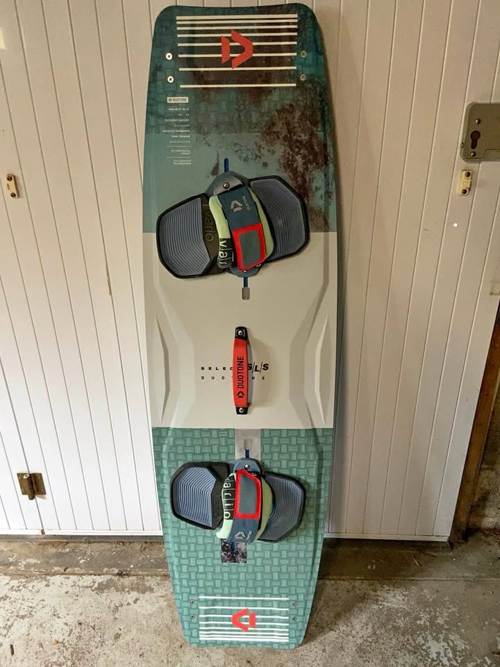 Je vends une Duotone Select SLS 141x42 (modèle 2023) en excellent état