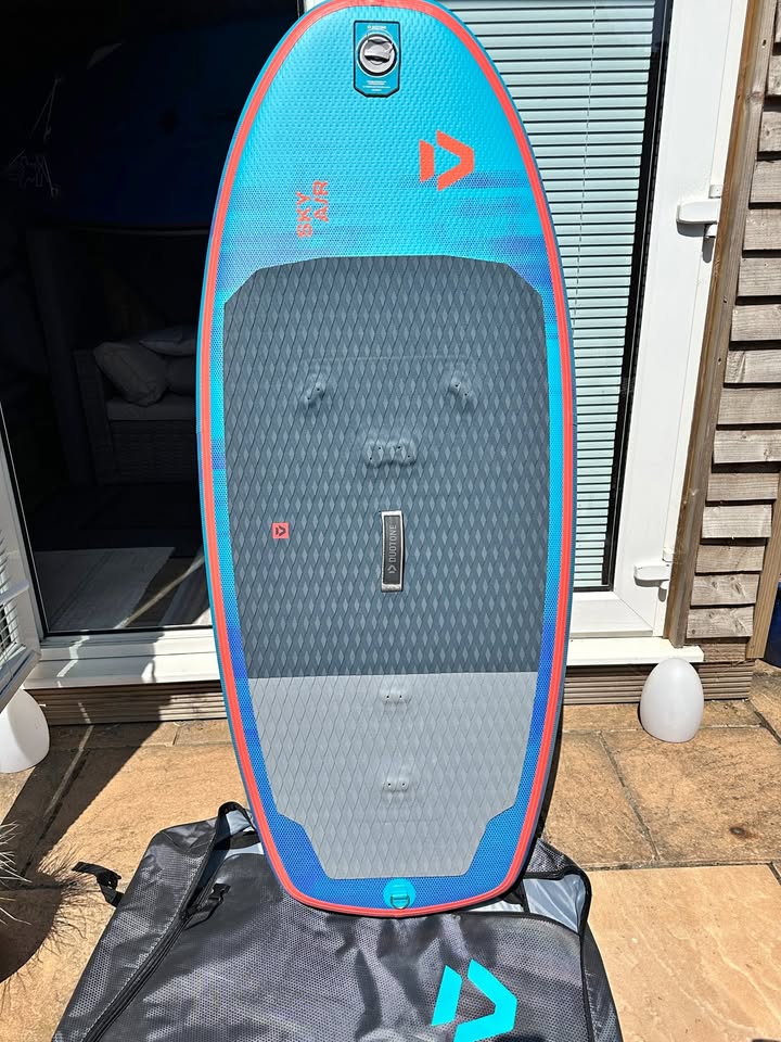 Duotone Sky Air 5'9"x 29"x4.75" second-hand kitesurf equipment