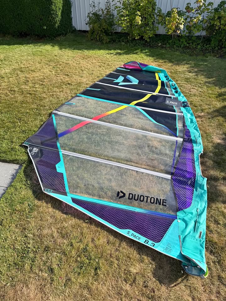 Vindsurfingsegel med tillhörande mast