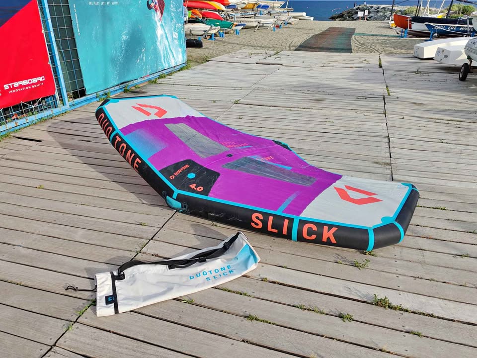 Vela Duotone Slick 4.0 con boma Palitnum SLS